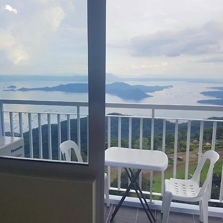 Blowing In The Wind - Lake View Apartments Tagaytay City Rum bild