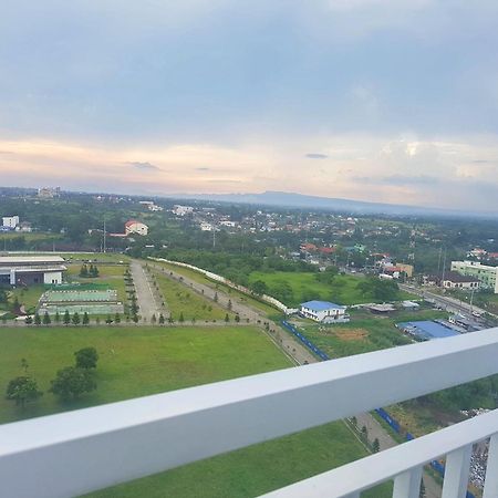 Blowing In The Wind - Lake View Apartments Tagaytay City Rum bild
