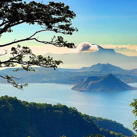Blowing In The Wind - Lake View Apartments Tagaytay City Exteriör bild