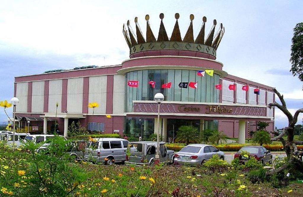 Blowing In The Wind - Lake View Apartments Tagaytay City Rum bild