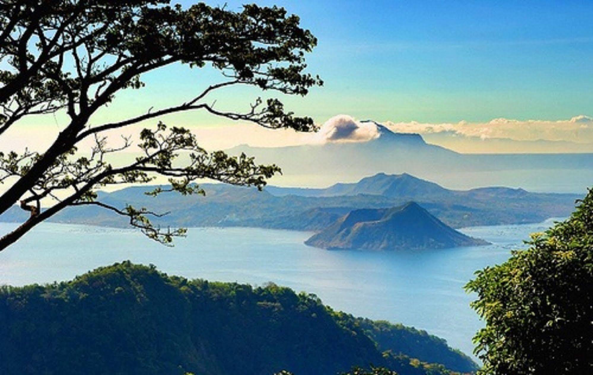 Blowing In The Wind - Lake View Apartments Tagaytay City Exteriör bild