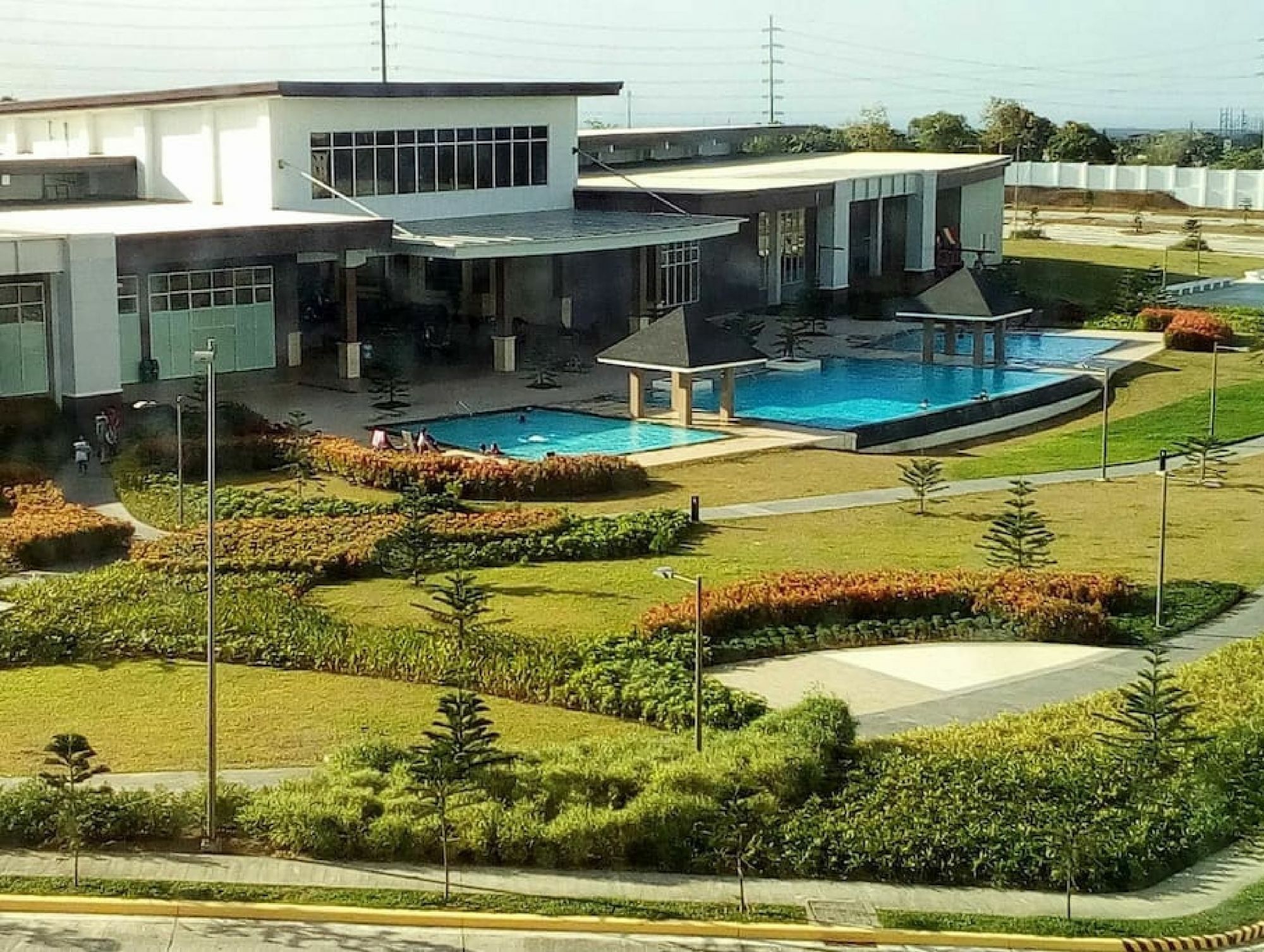 Blowing In The Wind - Lake View Apartments Tagaytay City Exteriör bild